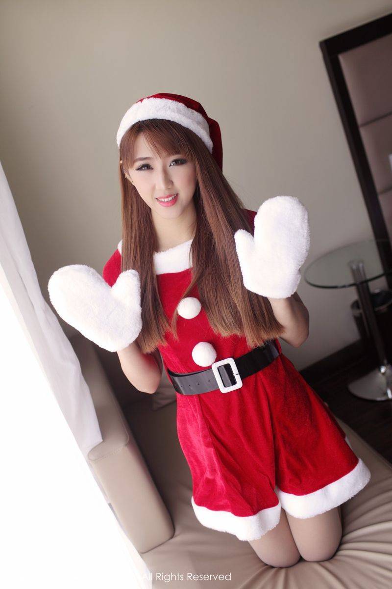 秀人网性感女神区静瑶吊带睡裙修长美腿爆乳诱惑美图写真