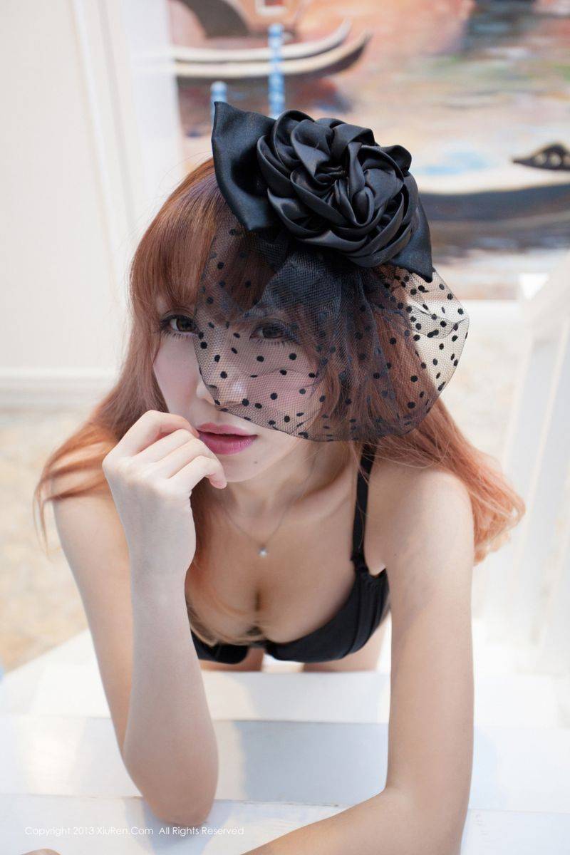 秀人网美女模特鹿小茜白衬衫比基尼浴室湿身诱惑私房写真