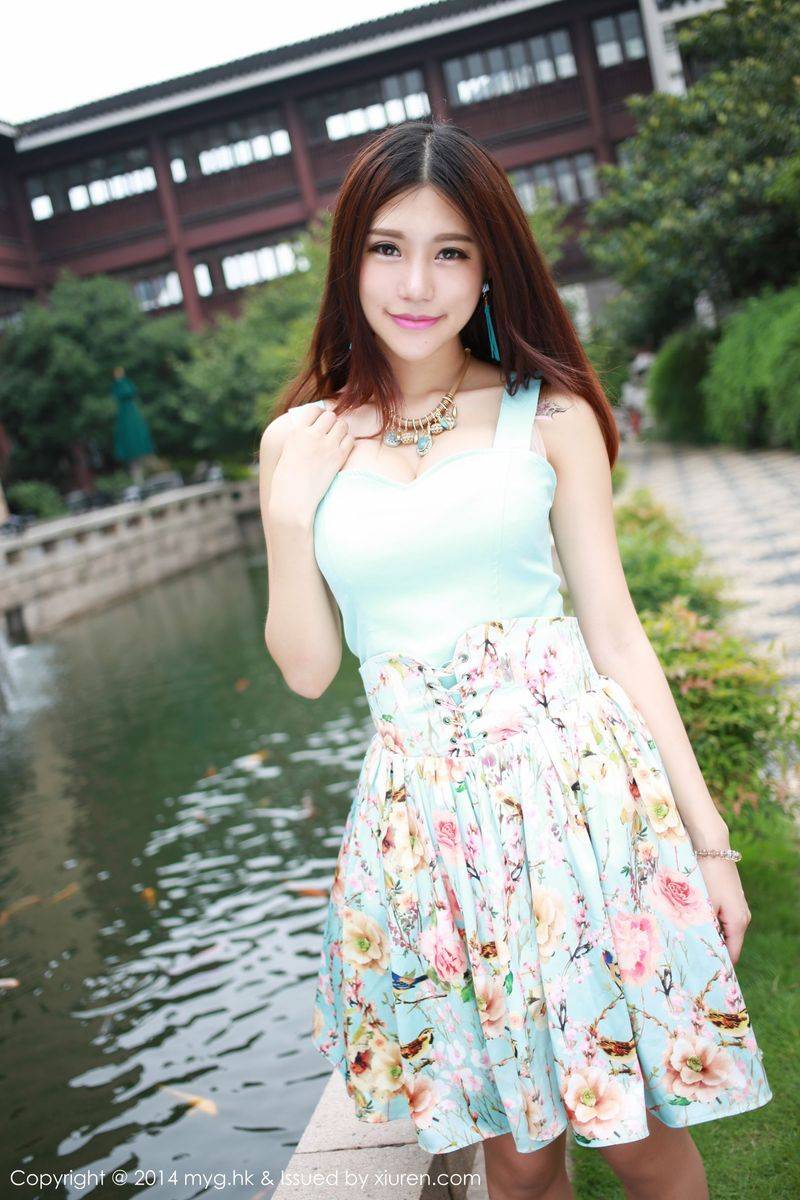 美媛馆美女模特绮里嘉ula极品身材身着长裙街拍写真-10