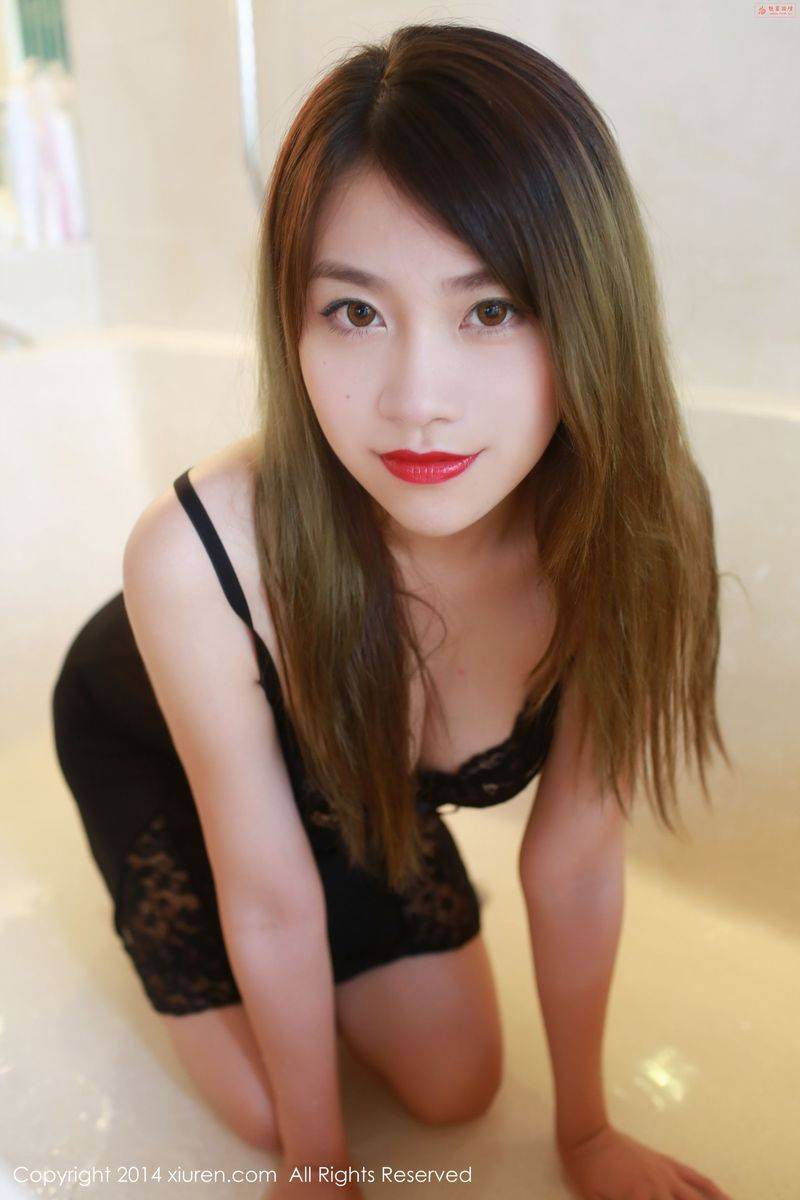 秀人网性感女神许诺Sabrina黑丝情趣透视吊裙丁字裤诱惑旅拍-21