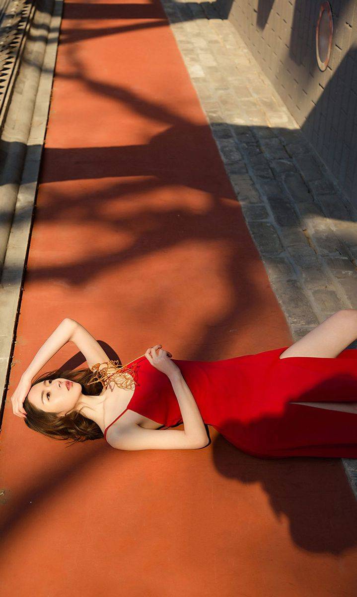 尤果网红裙美女梦心玥身着旗袍修长美腿内衣诱惑写真-26