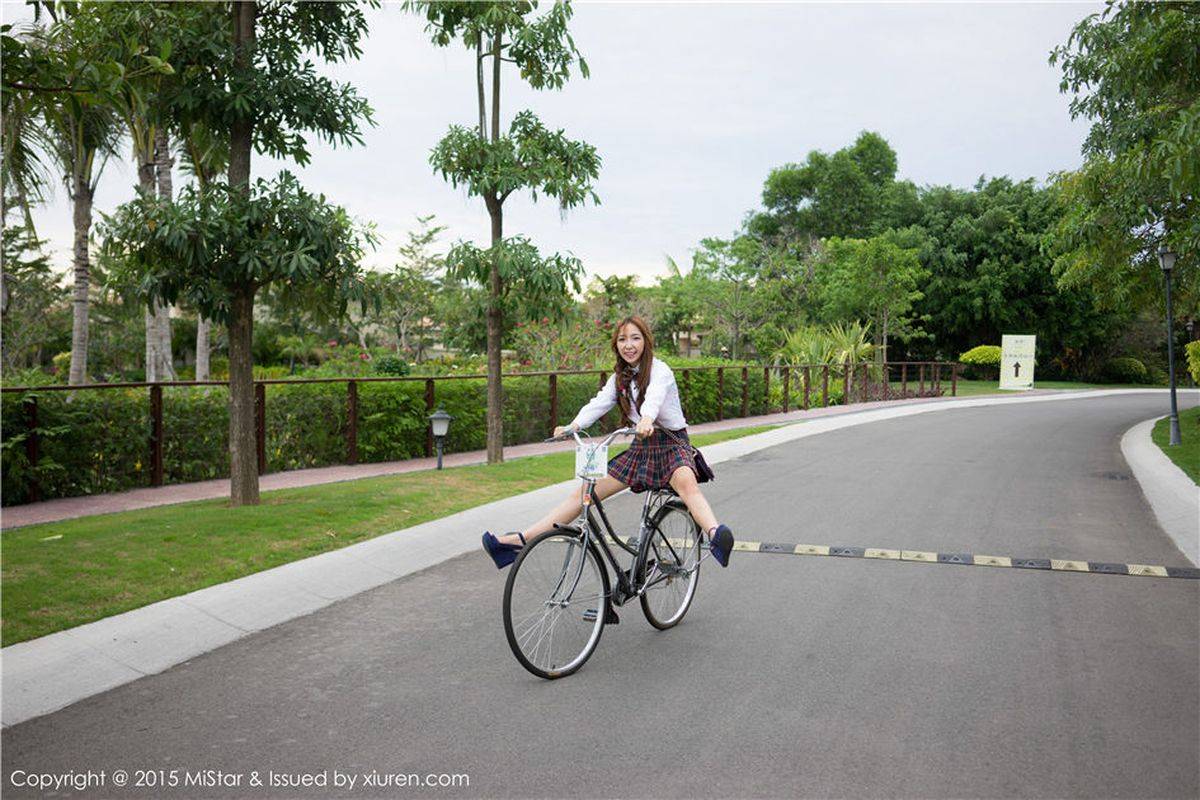 魅妍社美女模特黄歆苑比基尼学生装制服诱惑三亚旅拍-47