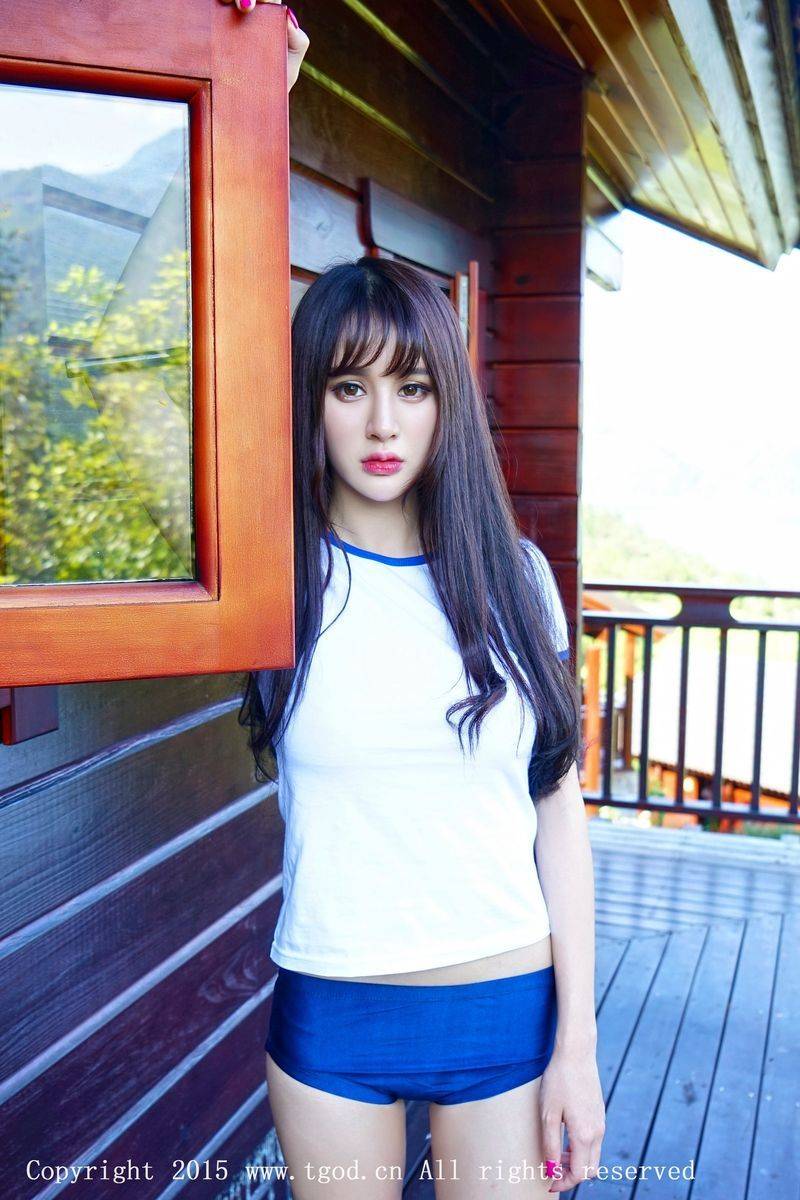 推女神美女模特cheryl青树黑丝美腿傲人身姿云曼旅拍-5