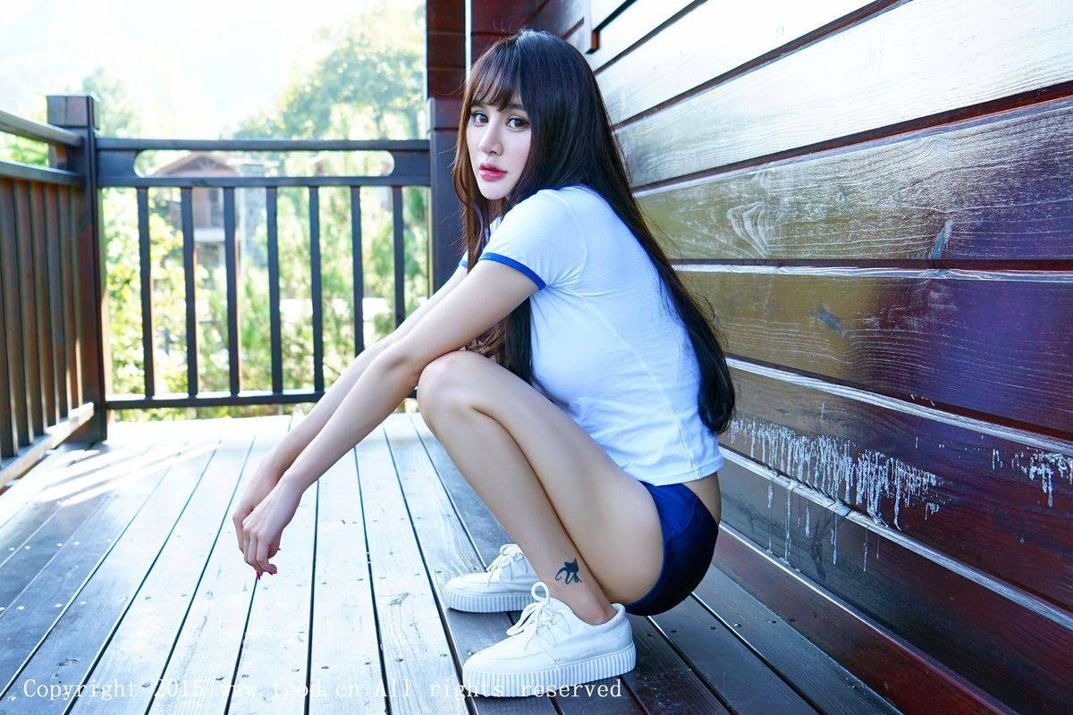 推女神美女模特cheryl青树黑丝美腿傲人身姿云曼旅拍-33