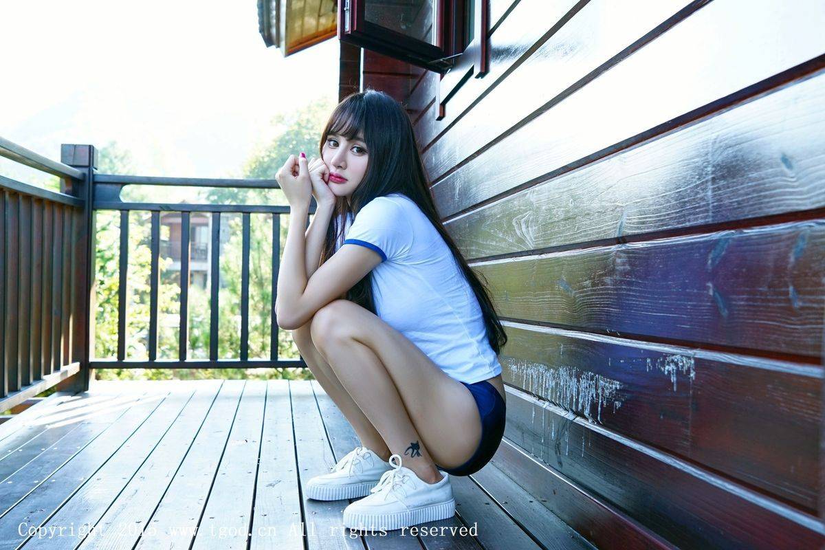 推女神美女模特cheryl青树黑丝美腿傲人身姿云曼旅拍-34