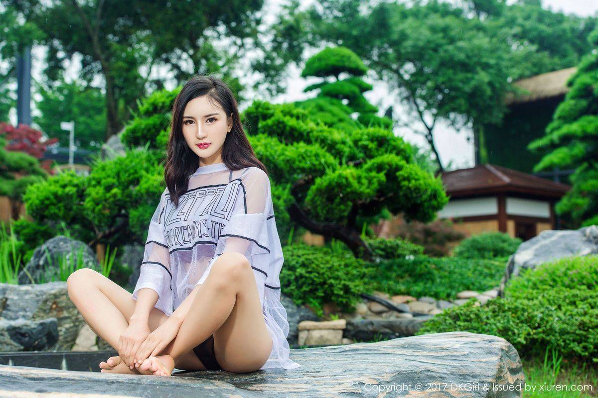 秀人网美女模特梅哥户外泳池比基尼湿身诱惑性感写真-43