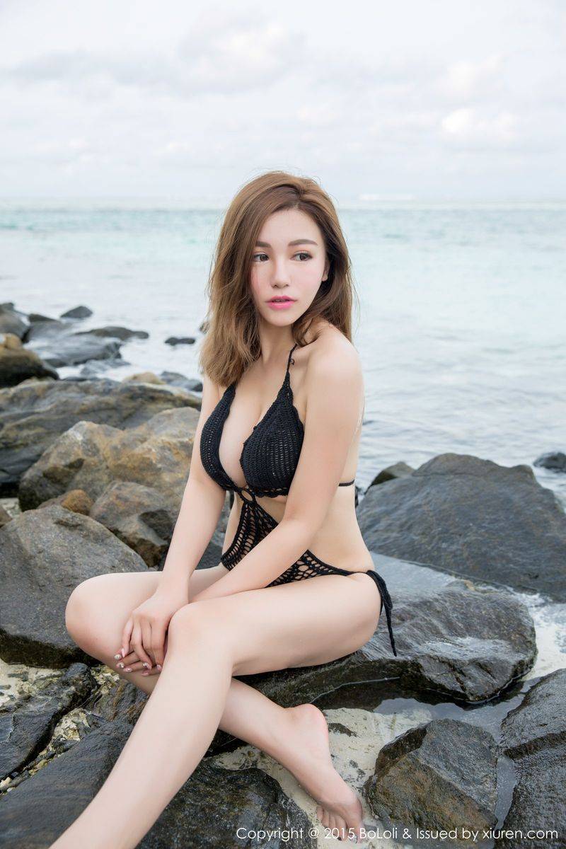 波萝社性感女神刘娅希沙滩比基尼挺拔爆乳马尔代夫旅拍-18