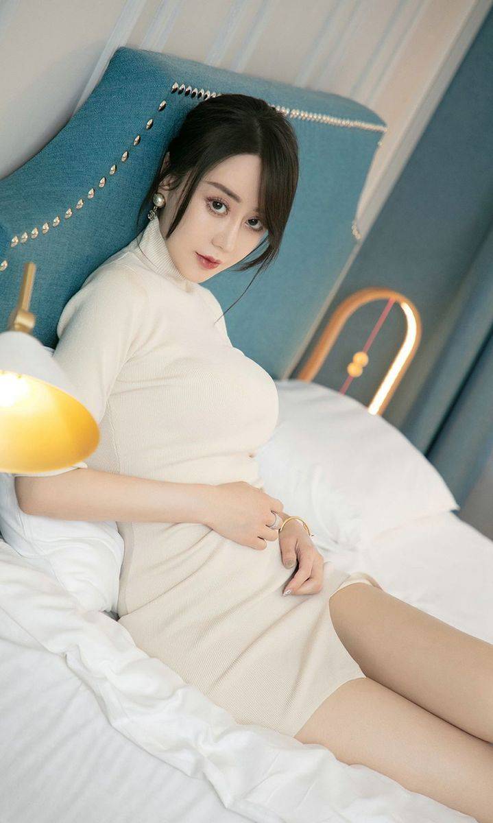 尤果网美女模特欣凌修长美腿丝质睡衣室内真空床照美图-6