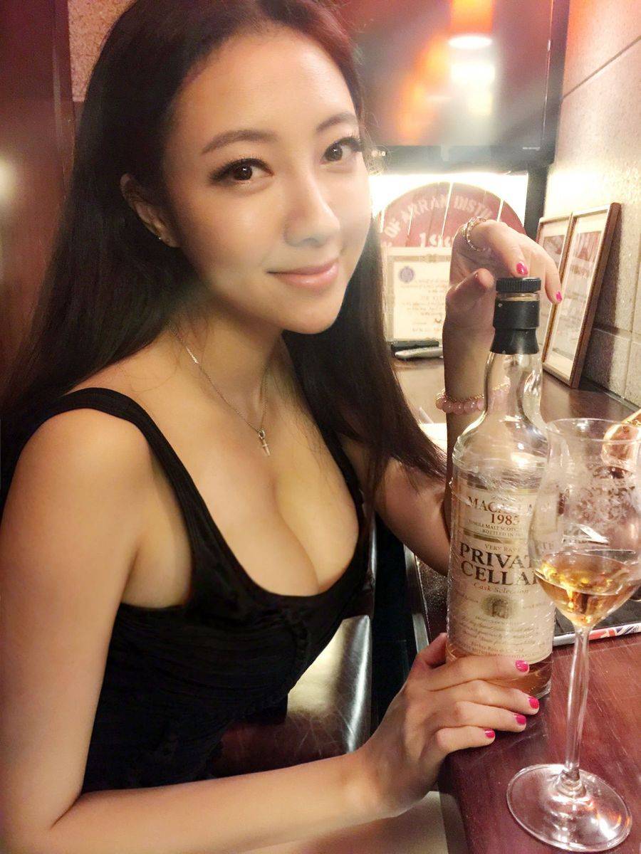 推女郎美女模特果儿Victoria袅娜娉婷挺拔爆乳惹火写真