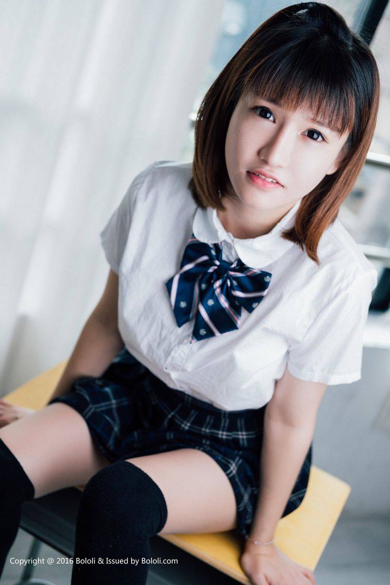 菠萝社美女模特傲娇萌萌校服装白皙美胸制服诱惑清纯写真-27