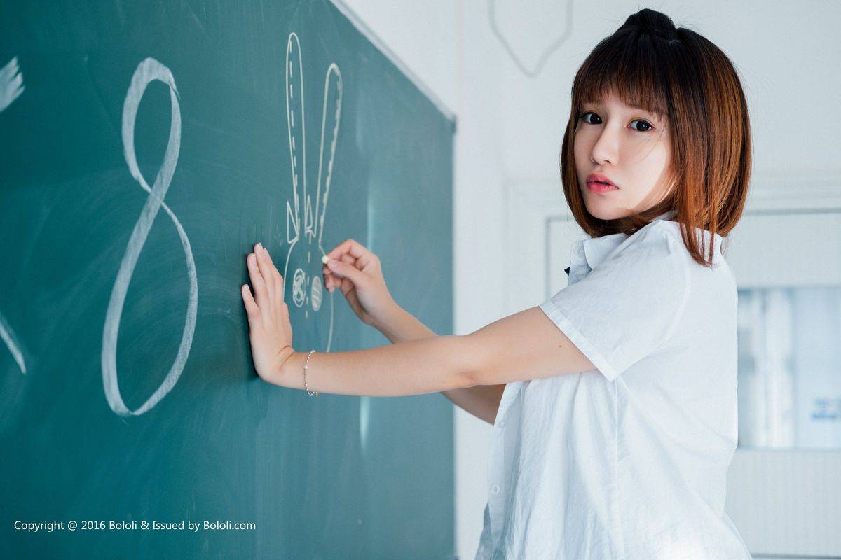 菠萝社美女模特傲娇萌萌校服装白皙美胸制服诱惑清纯写真-39