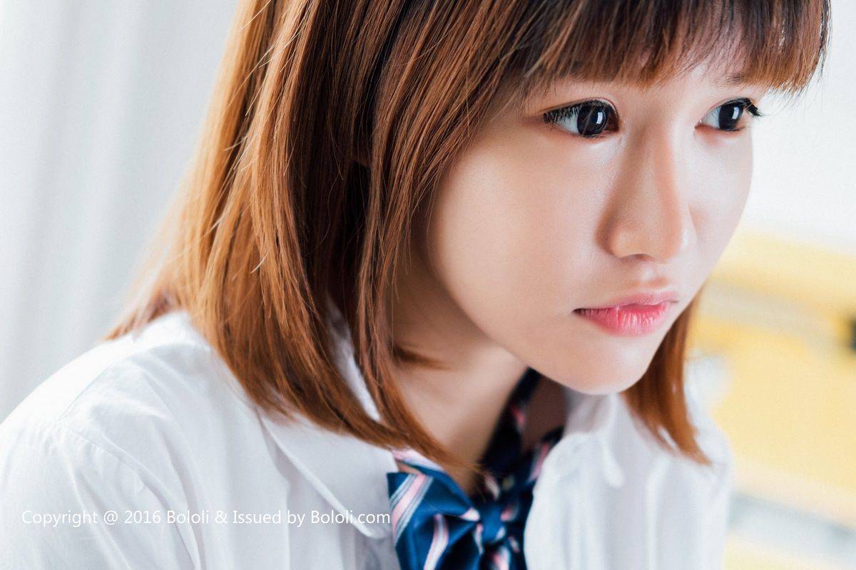 菠萝社美女模特傲娇萌萌校服装白皙美胸制服诱惑清纯写真-37