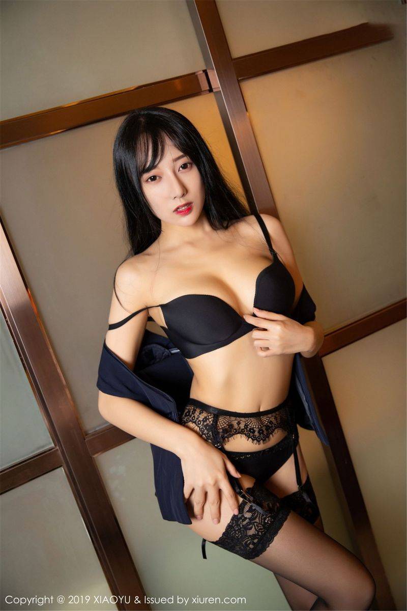 语画界美女模特何嘉颖职场女秘书OL黑丝美腿制服诱惑美图-52