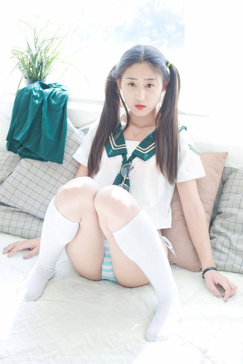 秀人网双马尾美女雨涵Iris清新校服花瓣内衣诱惑制服写真-12