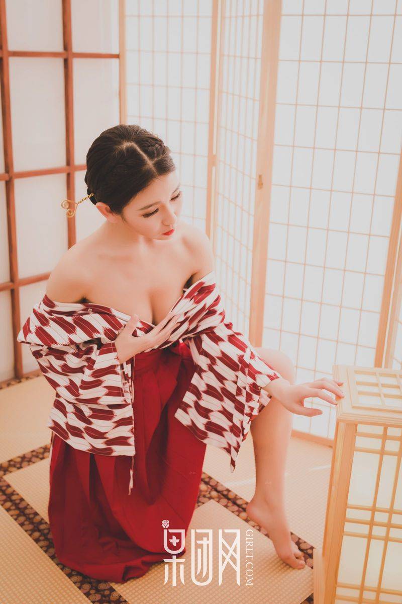 果团网性感萌妹子糖果儿妖娆和服修长美腿诱惑翘臀套图-11