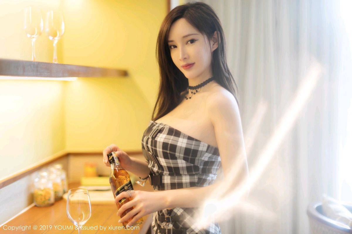 尤蜜荟性感女神周妍希黑丝美腿极品身材情趣内衣端午套图-51