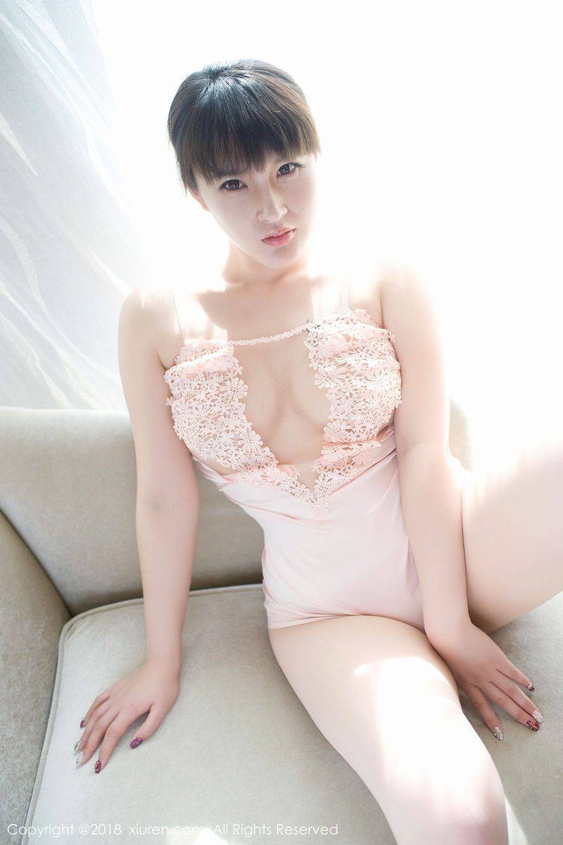 秀人网新晋美模思思sis白色衬衫职场OL粉色睡衣首套写真-38