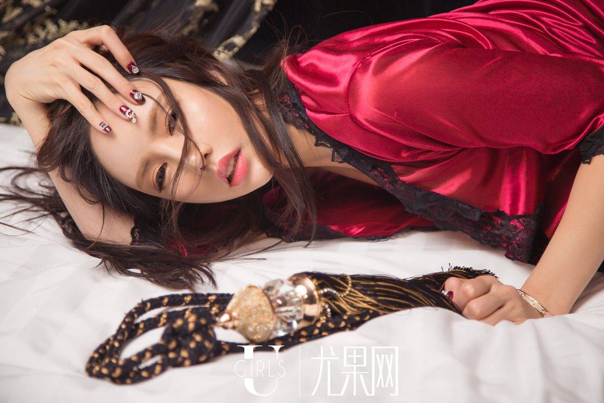 尤果网美女模特冯雪娇SIR胶带遮胸翘臀丁字裤大尺度美图-61