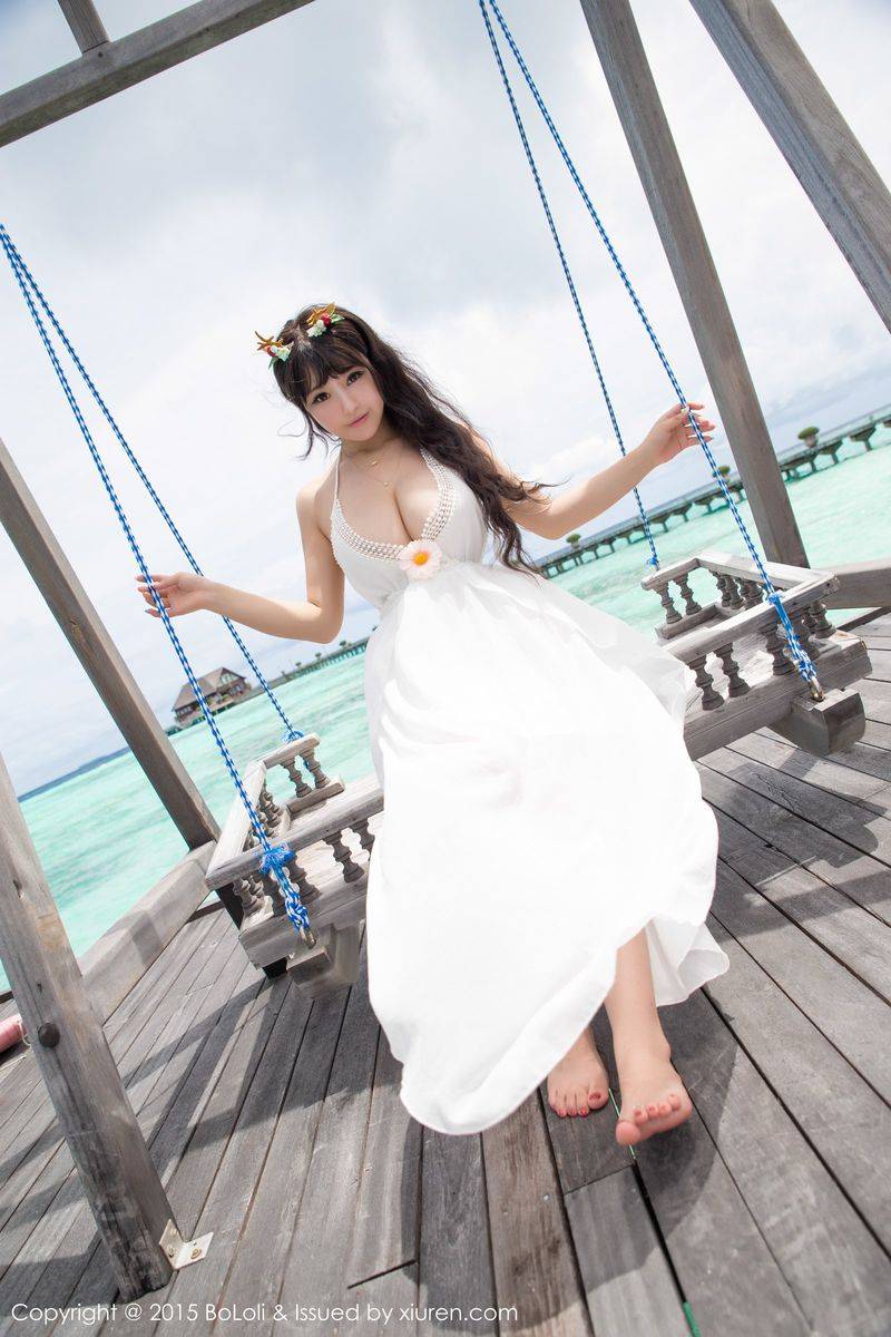 波萝社美女模特Barbie可儿童颜巨乳沙滩比基尼诱惑写真-35