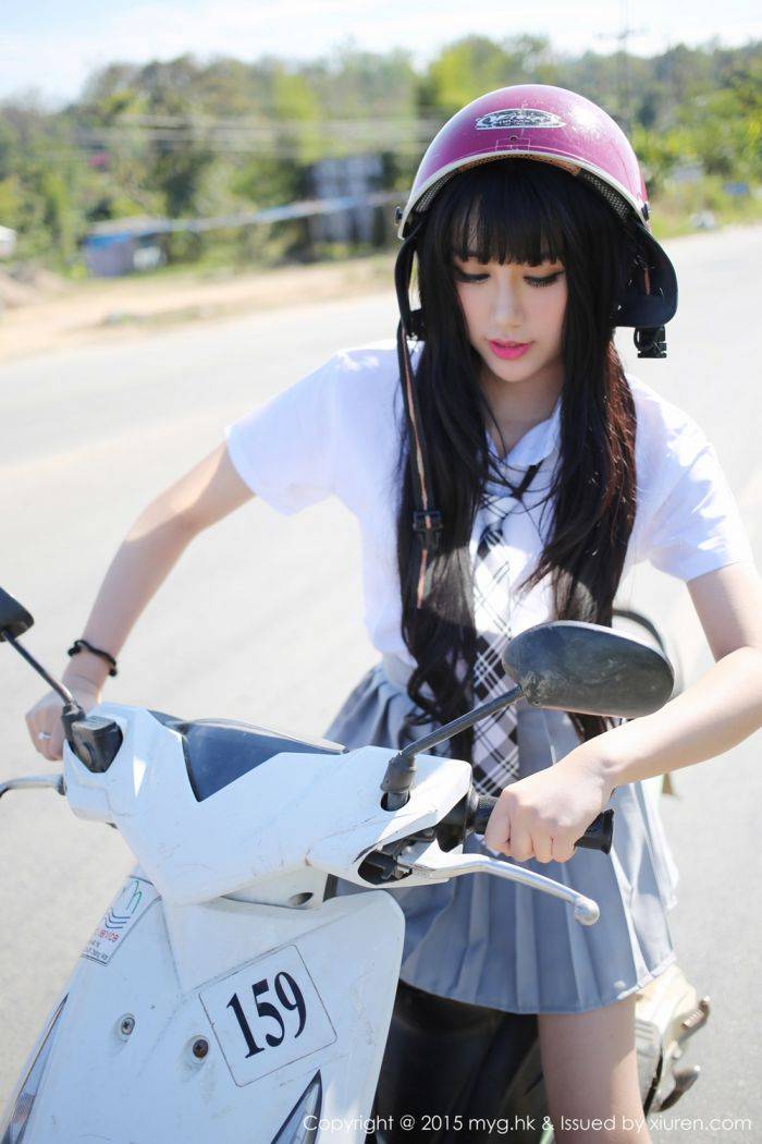 美媛馆养眼美女杨晓青儿泳池比基尼学生装制服诱惑写真-32