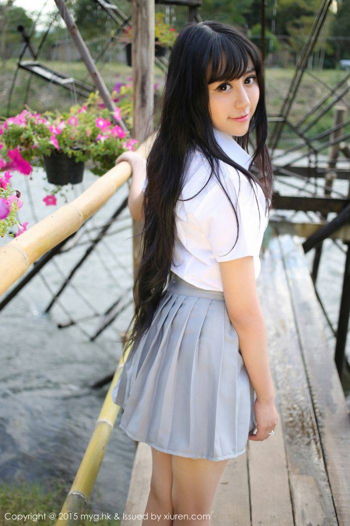 美媛馆养眼美女杨晓青儿泳池比基尼学生装制服诱惑写真-76