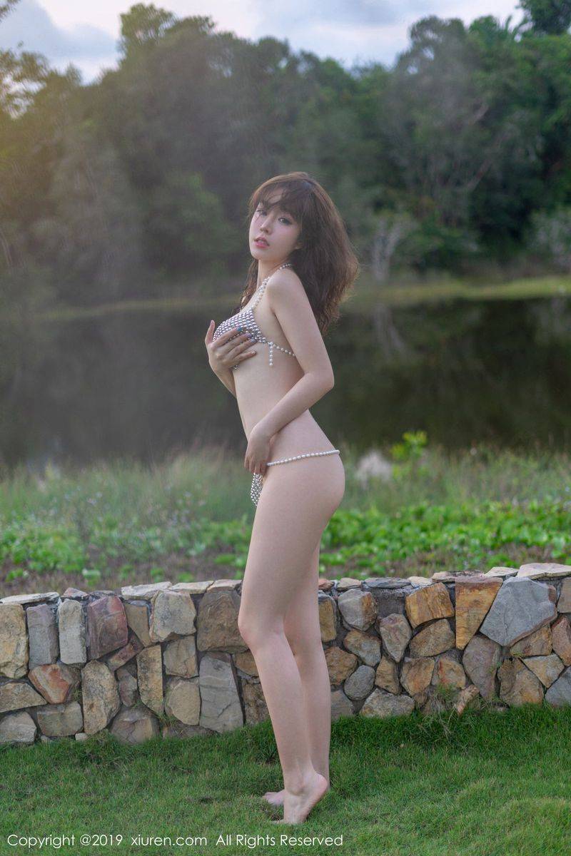 秀人网性感女神王雨纯镂空内衣惹火娇躯若隐若现越南旅拍-12