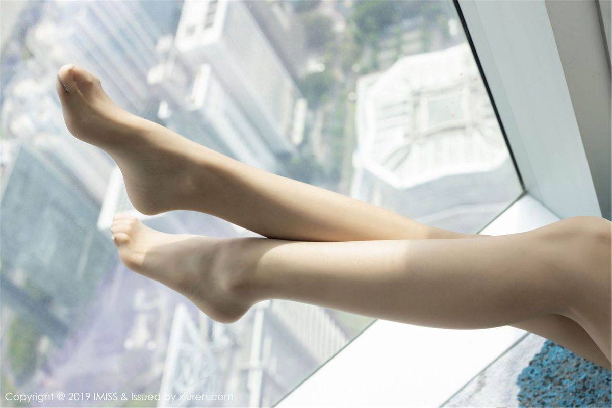 爱蜜社气质女神陈良玲carry丝袜美腿超短裙内衣诱惑性感写真-38