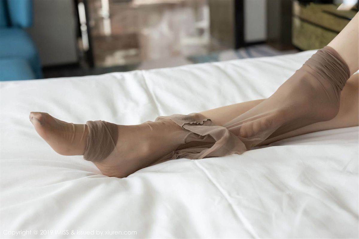 爱蜜社气质女神陈良玲carry丝袜美腿超短裙内衣诱惑性感写真-46