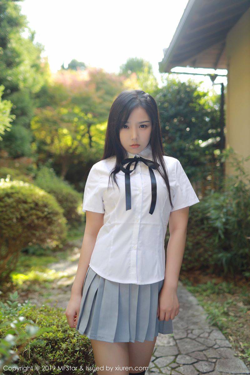 模范学院性感女神徐微微mia白衬衫清纯学生装制服诱惑美图