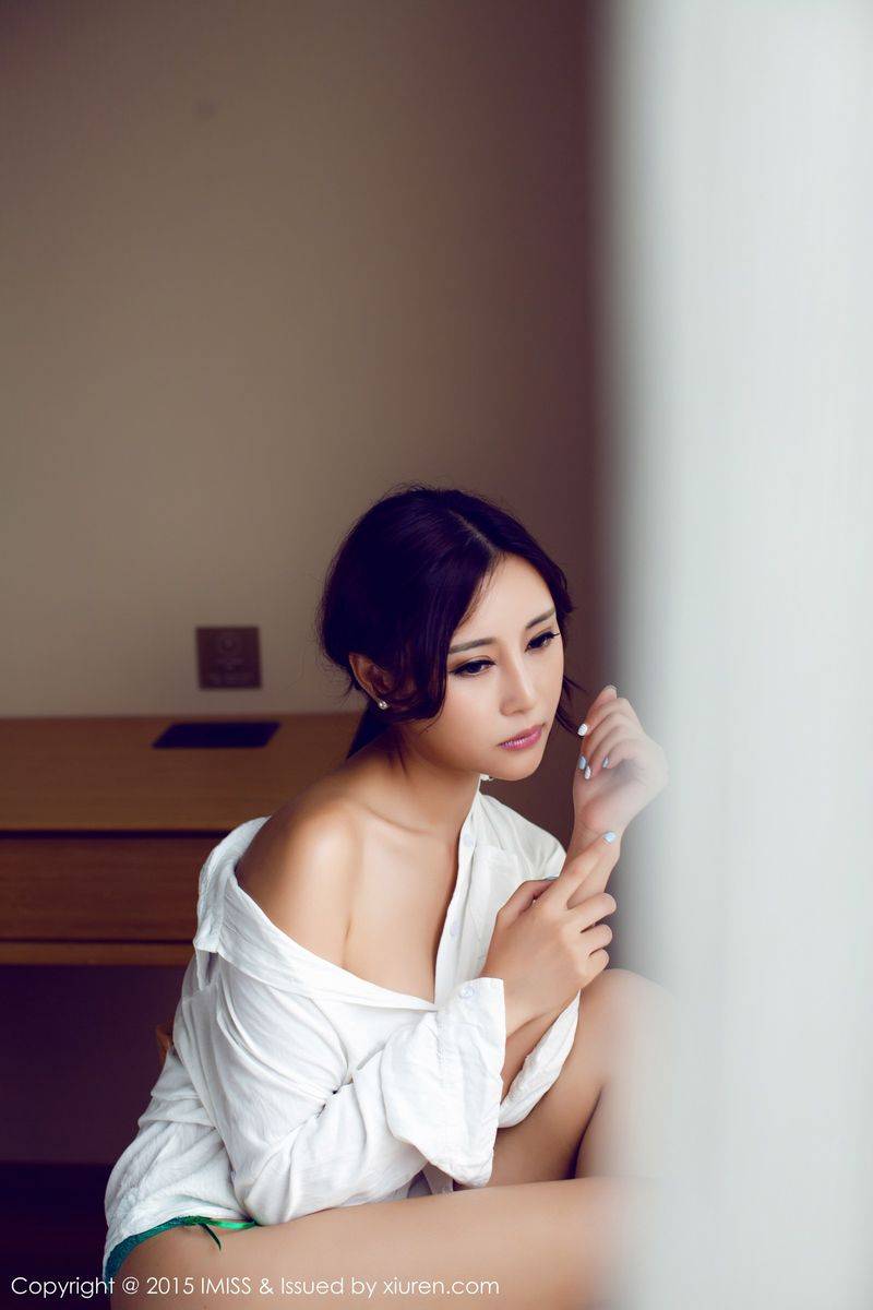 爱蜜社美女模特乐乐Mango白衬衣丝袜美腿系列私房性感写真-7