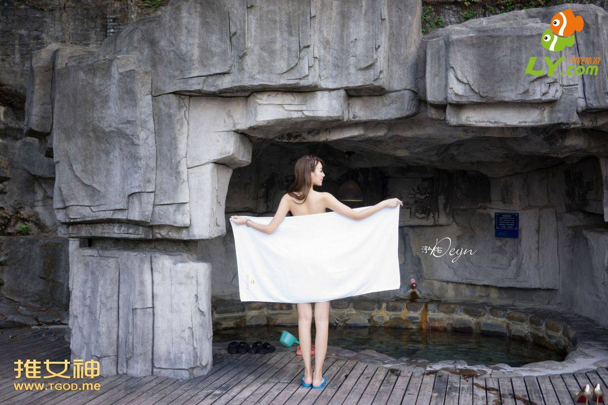 推女神性感美女王曼妮比基尼白皙美胸修长美腿温泉写真-58