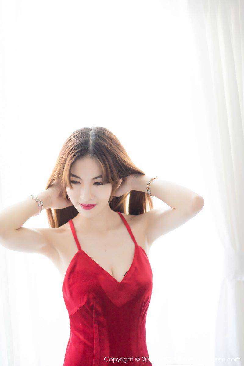 爱蜜社新人丽质美女Yannie红色吊裙&黑丝美腿内衣诱惑写真-7