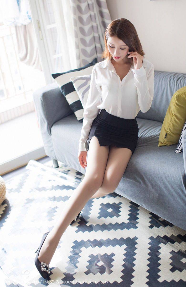 爱蜜社新人嫩模Savina职场OL黑丝美腿系列制服诱惑写真-23