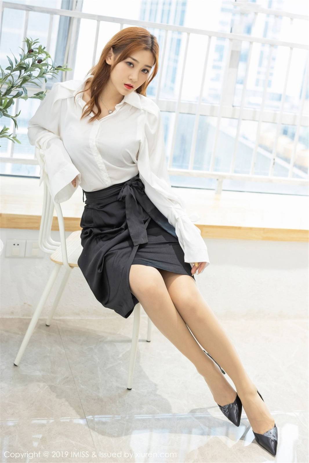 爱蜜社新人模特莉娜lena职场OL白衬衫制服诱惑首套写真-10