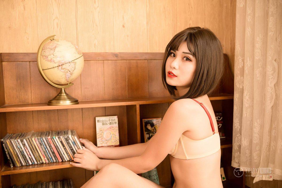 雅拉伊性感美女模特萌宝儿白皙美胸草莓内衣诱惑私房写真-43