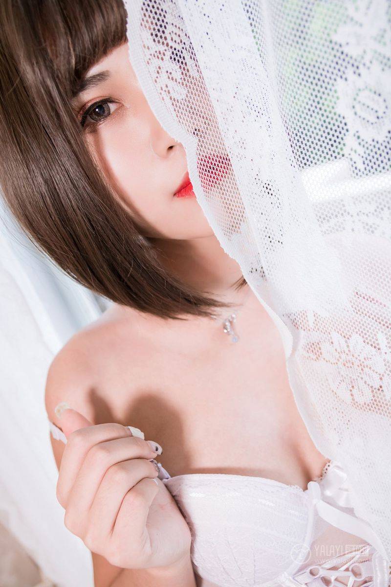 雅拉伊性感萌妹子萌宝儿丝袜美腿半透情趣蕾丝诱惑写真-16