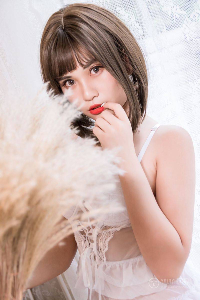 雅拉伊性感萌妹子萌宝儿丝袜美腿半透情趣蕾丝诱惑写真-19