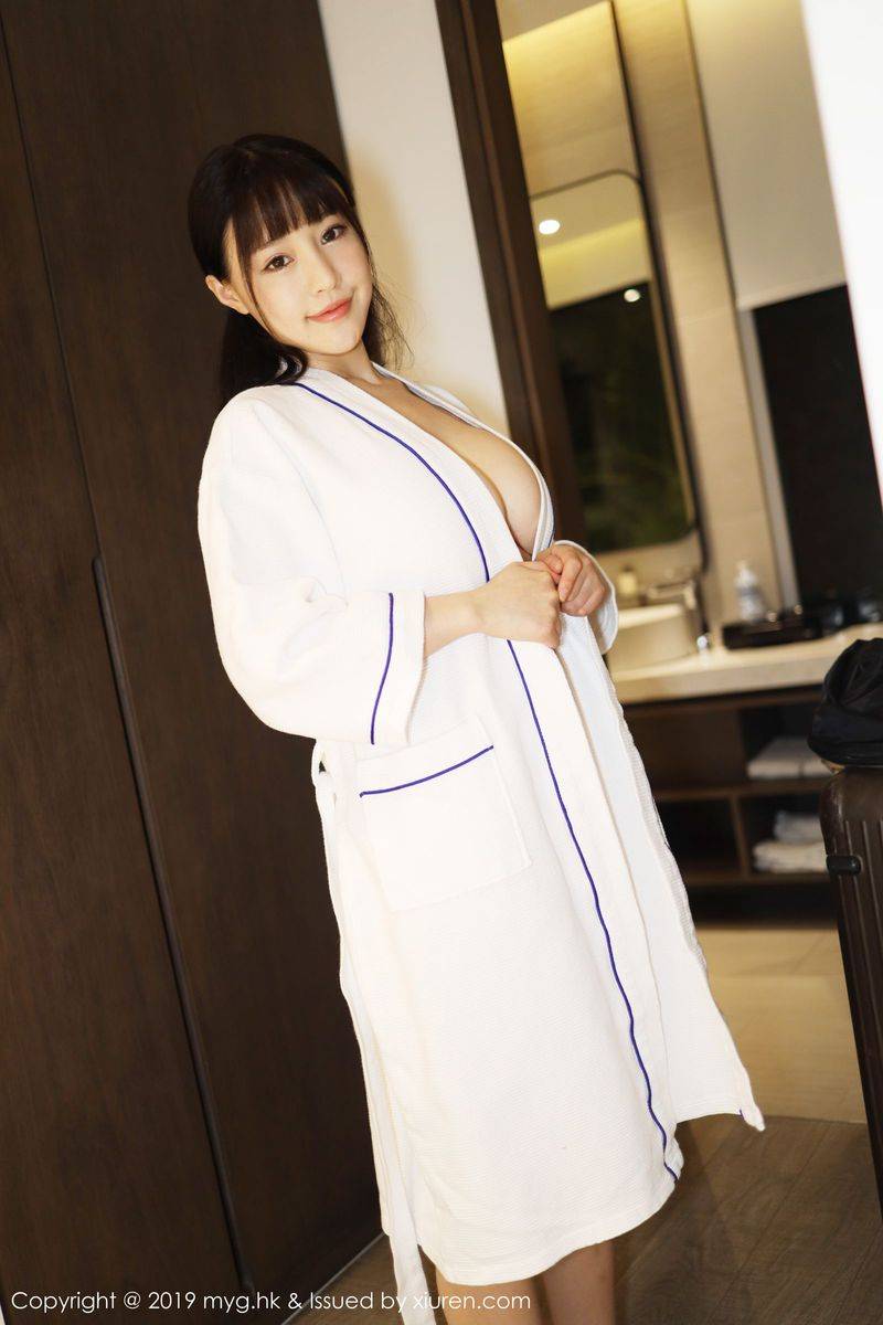 美媛馆宅男女神Barbie可儿童颜巨乳内衣诱惑越南旅拍套图-32