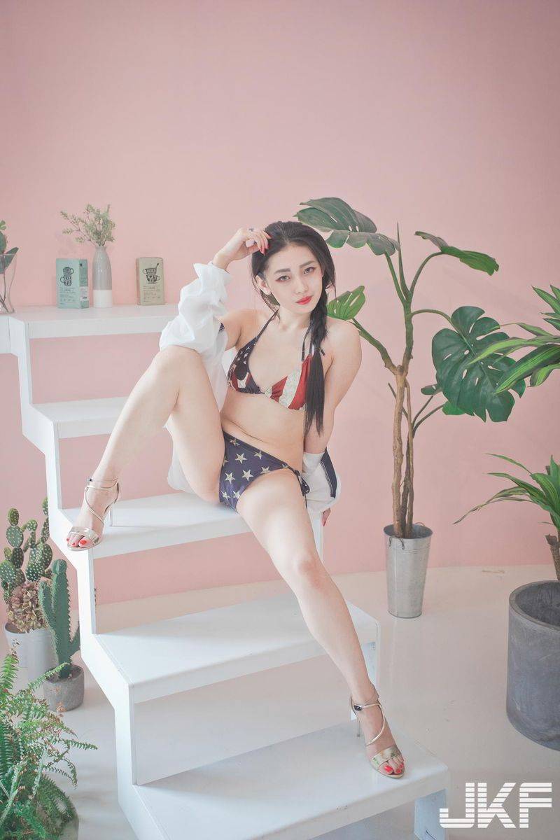 JKF台湾拳击宝贝夏暮光白皙肌肤比基尼修长美腿性感写真-51