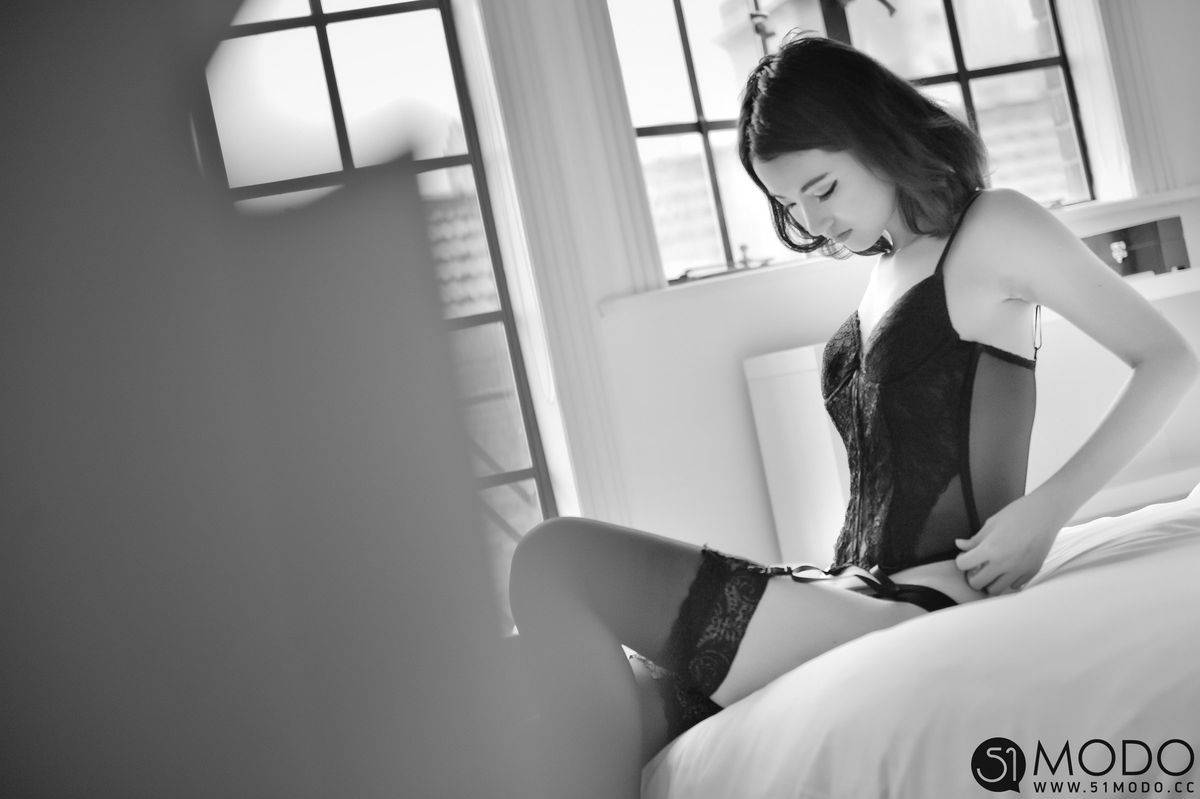 51MODO性感女神胡玥高跟鞋丝袜美腿气质私房石库门写真-48