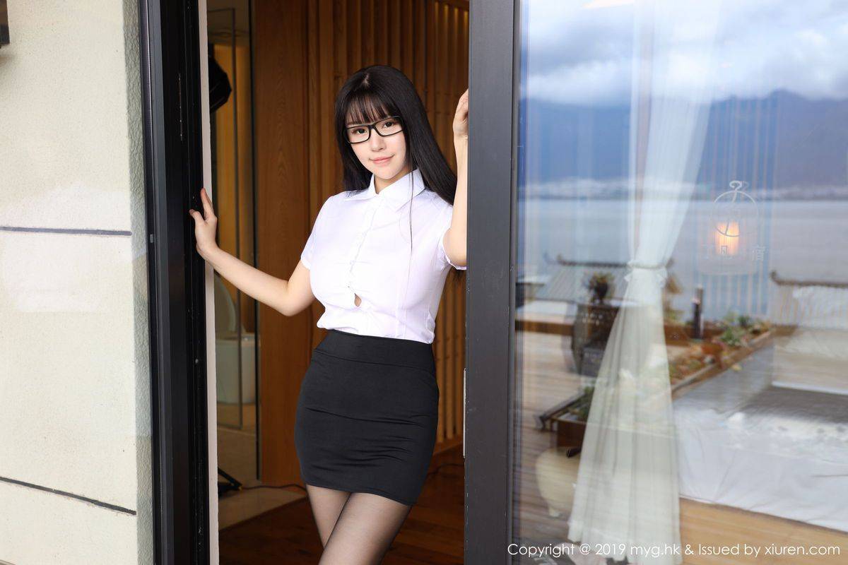 美媛馆性感女神Barbie可儿童颜巨乳职场OL黑丝美腿大理旅拍-93