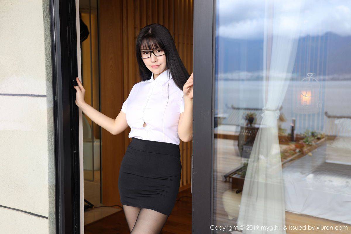 美媛馆性感女神Barbie可儿童颜巨乳职场OL黑丝美腿大理旅拍-94
