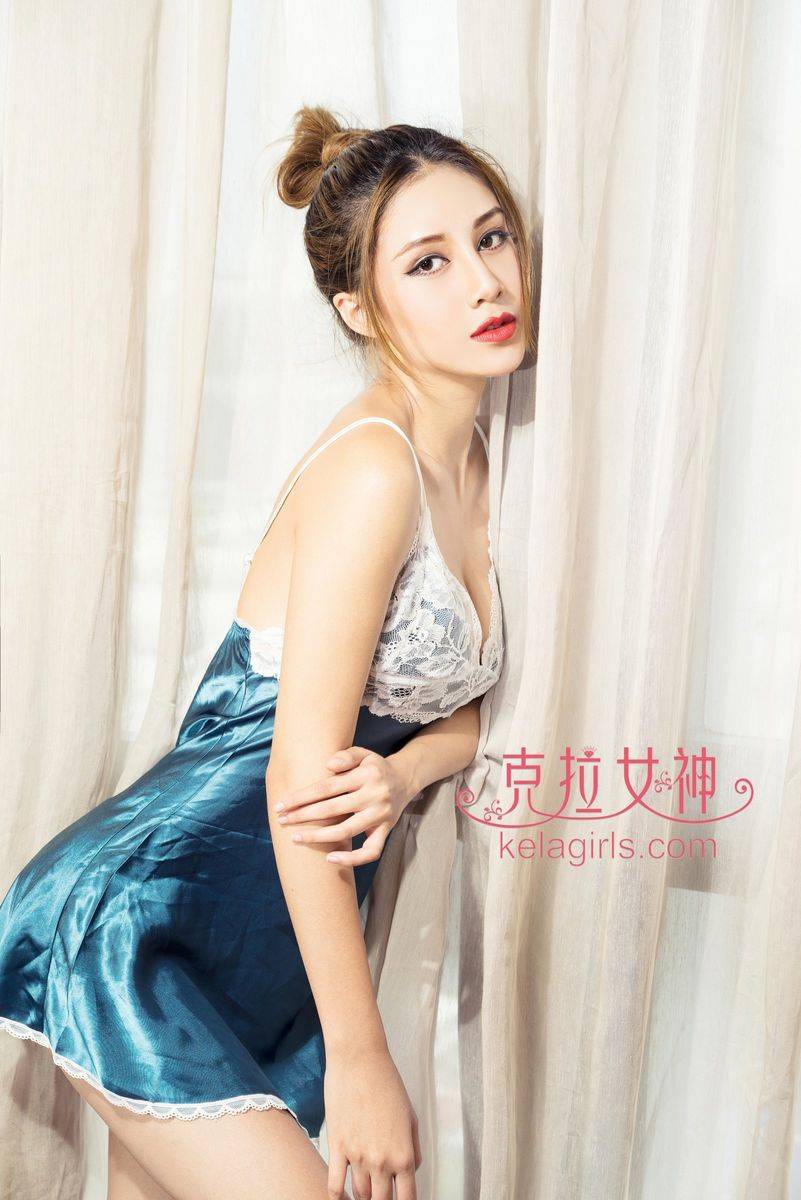 克拉女神美女模特白金金Abby蓝丝夜寝春遗梦吊带裙写真-2