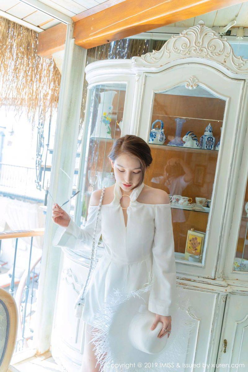 爱蜜社气质美女刘奕宁Lynn修长美腿户外比基尼土耳其旅拍-11