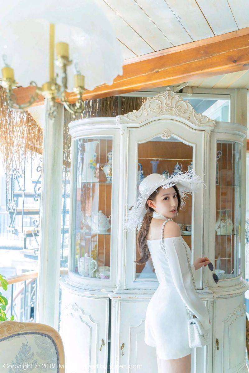 爱蜜社气质美女刘奕宁Lynn修长美腿户外比基尼土耳其旅拍-14