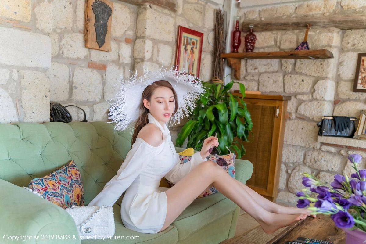 爱蜜社气质美女刘奕宁Lynn修长美腿户外比基尼土耳其旅拍-26