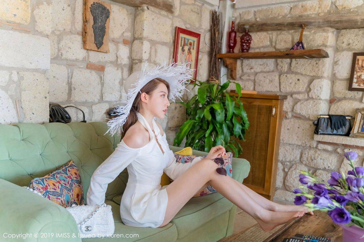 爱蜜社气质美女刘奕宁Lynn修长美腿户外比基尼土耳其旅拍-27