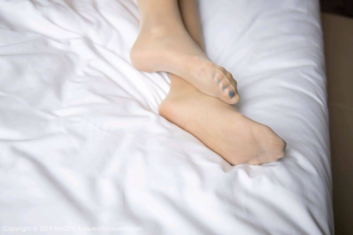 语画界新人妹子冯晞雯金色卷发丝袜美腿翘臀性感私房写真-57