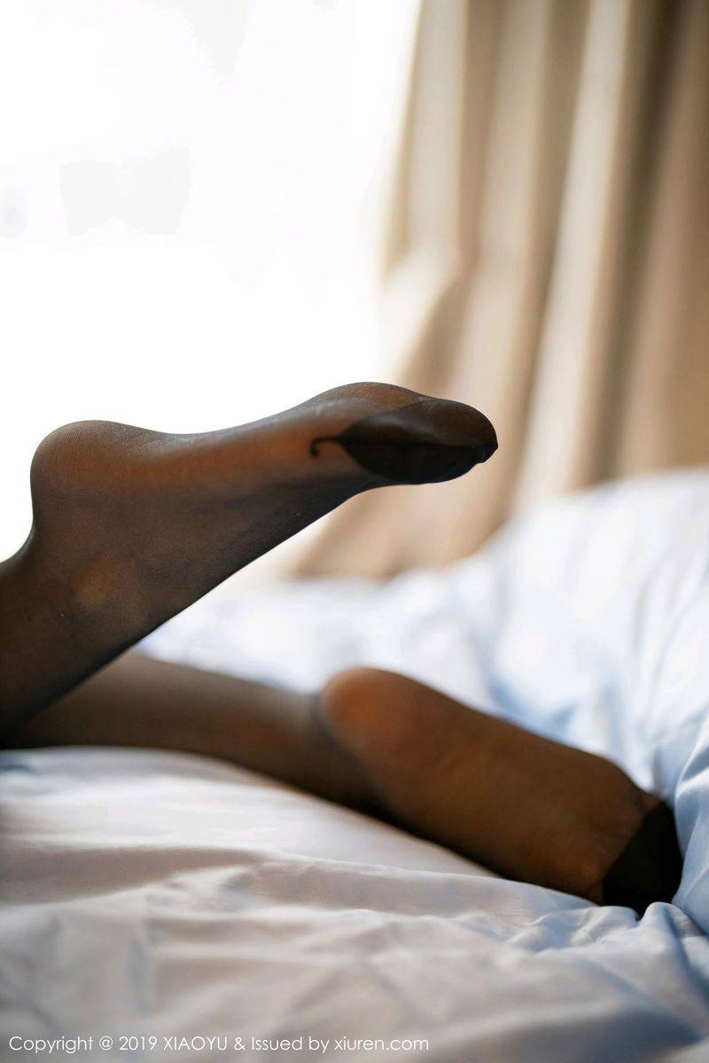 语画界性感女神绯月樱Cherry高耸雪峰黑丝美腿若隐若现图片-28