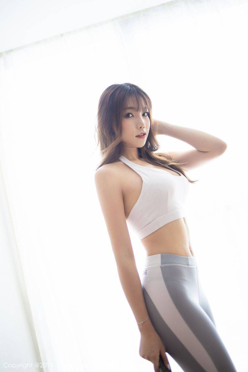 秀人网性感女神芝芝Booty翘臀美腿丁字裤诱惑福利私房写真-18